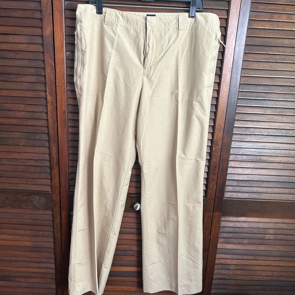 GAP women’s Khaki Chinos